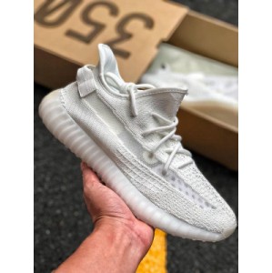 Adidas yeezy 350 boost V2 pure white color, after the spring is the time for yeezy 350 boost V2 to show its skills, the smart shape of the low side and the versatile fashion temperament allow you to easily match the whole with personality and unique style