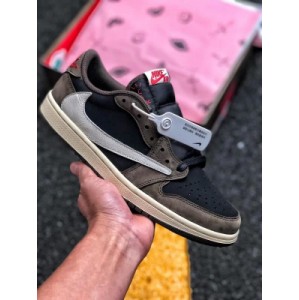 The pure original Travis Scott x Air Jordan aj1 low barb TS co branded low top board shoes reverse barb highlight is that the inverted Swoosh upper on the side of the shoe is a mix of brown Niuba leather and white lychee leather