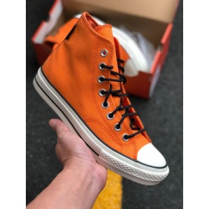 Converse x Gore Tex famous waterproof brands jointly choose Gore Tex waterproof functional fabric to replace the canvas lining to reinforce the special Gore Tex waterproof material. At the same time, Gore Tex 3M reflective logo is available in different colors and positions