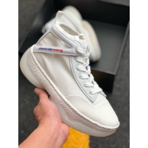 Alexander Wang 2019 thick soled Lace Up Canvas high top shoes elegant versatile sneakers different materials present a perfect sense of hierarchy, bold assertion ~ it's a pair of God sneakers that can change the tide. Everyone can wear it in fashion ? The English name of daddy's shoes is clunky sneake