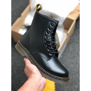 Dr. Martens Martin boots 1460 series OEM genuine order eight hole gaobang company specification raw material production and genuine products sold by major domestic online vendors are collectively referred to as the official website of the same batch of orders purchased in Hong Kong ?? Goodyear process does not glue, but depends on locomotive manual routing ??