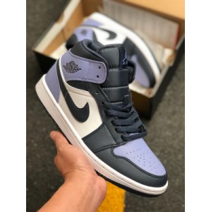 The shape of the air jordan 1 Mid sound purple air jordan 1 is inspired by the popular airforce 1 of that year. At the same time, it reduces the thickness of the midsole, reduces weight and increases the ground feel. It adopts the Air sole unit in the back and the most classic