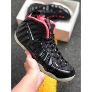 The new version is the original nike air foamposite one foam series in Dongguan, black willow foam pure Dongguan, the latest original version, the only full size version size: 38.5 39 40.5 41 42 42.5 43 44
