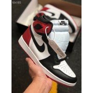 The air jordan 1 Satin WMNs black toe Joe 1 silk black toe has been the most popular in all the classic colors of the air jordan 1. It returned with a new silk version this year and last year's silk buckle