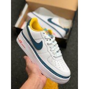 Air Force 1'07 lv8 co branded cd7339-100 air force No. 1 low top casual sports board shoes classic shoe type serial elements, and the heel is full of three different logos. It is worth mentioning that this color is added with very popular serial elements