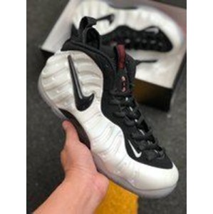 Nike air foamposite one milk foam company channel same mold shoe foaming 360 degree non dead angle double-layer zoom unit is implanted into the midsole for perfect glue injection. All original materials are equipped with original carbon fiber board to distinguish the market version. Article No. 62404