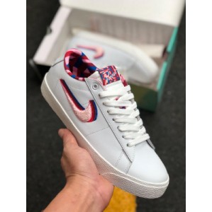 Parra x Nike SB Blazer GT popularity co brand uses white leather as the base and the common red, blue and pink multi-color panels of Parra to combine a special shoe lining with the iconic 4-layer Swoosh logo on the side of the shoe