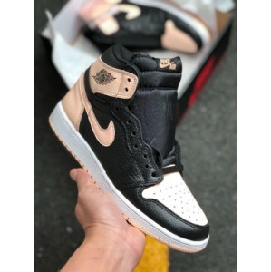 The original LJR version of the air jordan retro aj1 high og crimson tint black powder shoe is made of black lychee skin with eye-catching naked pink, which makes this shoe very eye-catching and outstanding fashion sense with extremely contrasting colors
