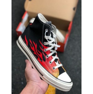 Converse converse 18SS flame high band original bright oil double-layer cloth band vulcanized casual canvas shoes. This shoe is based on converse's representative 70s, and the shoe body is equipped with bright flame printing pattern to make the classic full of vitality ??