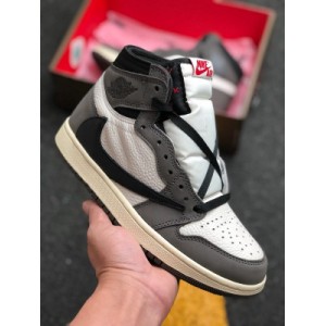 Jordan Air Jordan 1 Retro High aj1 Jordan basketball shoe reverse hook the highlight of the reverse hook is the wrong version of the inverted Swoosh on the side of the shoe, which is inspired by a special wrong version of air jordan 1 gol received in the Los Angeles shoe store