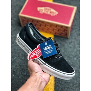 Vulcanization process ? Vance vans era black lettered printed leisure skateboarding shoes are based on vans authentic. Sponge is added at the mouth to enhance the stability of the shoe body. The traditional color matching that breaks the monochrome of sneakers is adopted. This is the first pair of skateboarding shoes in a real sense