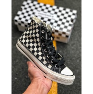 Converse chunk Taylor 70s converse black-and-white checkerboard checker high top vulcanized board shoes are innovatively transformed. New playing methods are combined with the time tested checkerboard elements and the chunk 70s shoe body to create a new classic trend, perfect color matching and easy interpretation of diversity