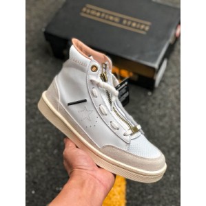 Pro Leather Mid White this is another masterpiece of the series. Converse's Pro Leather Mid White promises to choose a variety of materials and always carries the converse logo on its tongue. It is owned by the Massachusetts based sports