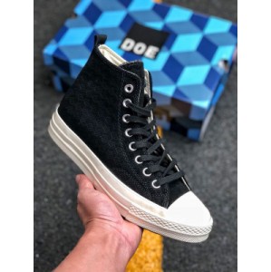 DOE is anonymous in western culture, which can mean anyone. This echoes with the shoes we choose. Chuck 70 and Jack Purcell are very popular in China. Everyone loves to wear doe. DOE is just conceived as a coffee shop