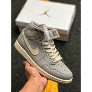 Launched in 1985, the air jordan 1 is Nike's first pair of basketball shoes named after Jordan. It is these shoes that have opened an era. The shape of the air jordan 1 is inspired by reducing the thickness of the midsole while the popular Air Force 1