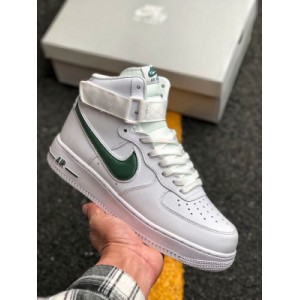 The air force 1 was launched in 1982. It was designed by Bruce Kilgore, a legendary designer of Nike Company. He abandoned the old canvas shoe style and made a breakthrough in using the built-in air sole unit cushioning system and combined it with a look spanning retro and modern