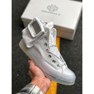 Converse joined hands with music creator Zhang Yixing to bring two pairs of black-and-white co branded shoes and give him his favorite chuck 70. From dance to music, Zhang Yixing, who has a multi-functional identity, has always been firm in his pure idea, focused on the light in his heart and turned his dream into reality
