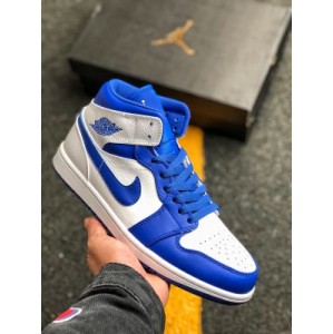 Launched in 1985, the air jordan 1 is Nike's first pair of basketball shoes named after Jordan. It is this pair of shoes that opened an era. The most classic flying wing logo comes from Peter Moore, then Nike creative director, as a revolutionary ball
