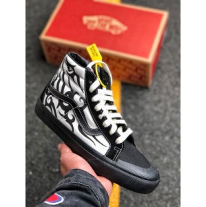 Old skool is an iconic shoe of vans for a long time. The most distinctive feature of old skool is the iconic wave line on the side. This is the first time that the stripe originally known as jazz stripe appears on vans' shoes. At the same time, it is also vans