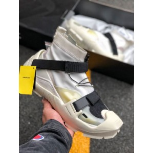 Matthew M. Williams first brought a ride with Nike at the Paris Fashion Week in June last year, which immediately attracted high attention from the outside world. The full shoe is entitled nike free trainer 3.0 and adopts a sock type high tube