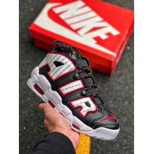 Inspired by the graffiti culture popular on the street, Nike created the overall design style of nike air more uptempo, which is exaggerated and full of charm. A pair of huge letters air are engraved on both sides of the thick and textured leather upper, with a unique cool appearance