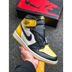 Top original batch ?? The air jordan aj1 Retro High og yellow toe hornet black and yellow toe ar1020-700 continues the color distribution of the black toe series, and the upper is made of lychee grain leather in a large area