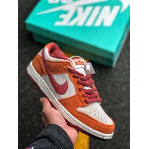 As the name suggests, the company level dunk sb has a classic dunk blood relationship and injected more fashion elements. Compared with ordinary dunk skateboarding shoes, the improved dunksb thickens the filling of the tongue, greatly improves the comfort, and is more convenient to wear and take off. The midsole part adds a soft feeling of the foot