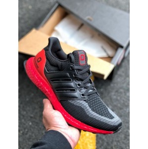 Adidas ultra boost 2.0 Adidas 2nd generation knitted stripe Shanghai Limited shoes adopt elastic knitted upper to adapt to the foot shape change during running, and boost technology to help you walk comfortably. Item No.: fw3724 size: 36 3