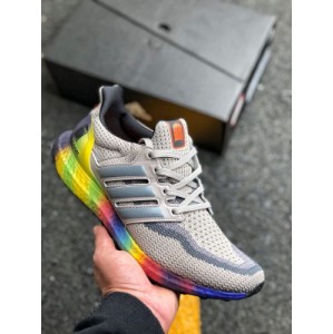 Adidas ultra boost 2.0 Adidas 2nd generation knitted stripe Shanghai Limited shoe features elastic knitted upper to adapt to the foot shape changes during running, and boost technology to help you walk comfortably. Item No.: fw3726 size: 36 3