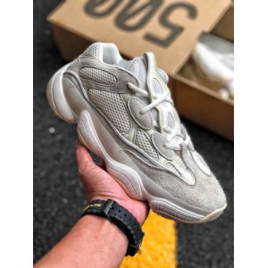 Adidas yeezy 500 bone white color matching fv3573 tracks the whole process progress from material to plate making to post molding, and makes the most perfect shoe shape with great care. Dozens of details are compared with the original shoe last abrasives in an all-round way. All are equipped by the original factory