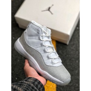 Air jordan 11 WMNs quot metallic silver quot Swarovski all sky star item No.: ar0715-100 this pair of shoes is based on white, and the conventional patent leather position is decorated with glitter powder coating, showing brilliant reflective effect and color