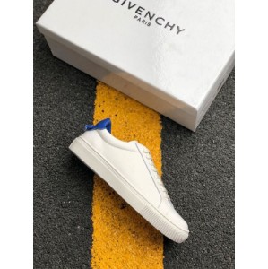 Givenchy Givenchy small white shoes exclusively developed the original sole purchasing level original empty glue process the highest version in the market a full set of genuine packaging shoebox wrapped with shoe paper customized European imported full grain cow leather insole original customized water dyed full grain cow leather insole size: 35 3