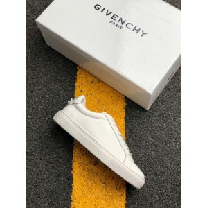 Givenchy Givenchy small white shoes exclusively developed the original sole purchasing level original empty glue process the highest version in the market a full set of genuine packaging shoebox wrapped with shoe paper customized European imported full grain cow leather insole original customized water dyed full grain cow leather insole size: 35 3