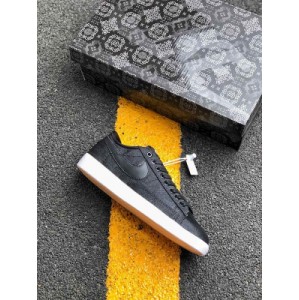 Company level Nike Blazer low x clot blue and black silk trailblazer low top casual board shoe av9374-281 double-layer fitting upper, one shoe is torn, and another layer of silk fabric with royal black tone makes the upper rubber outsole highly recognizable 42