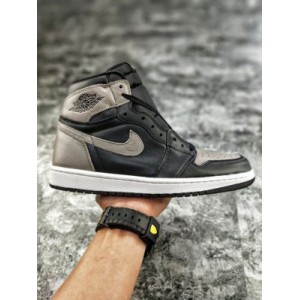 280 yuan. The company is equipped with aj1 gray shadow for a small amount of replenishment. Note that this model has been identified as unidentifiable in Hupu. Air jordan 1 shadow Article No.: 555088-013
