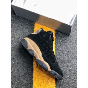 Jordan Brand has become an independent brand separated from Nike. Tinker Hatfield has also launched a new air jordan 13. Its design is inspired by Jordan's strong desire to win and agile skills when playing and his past experience