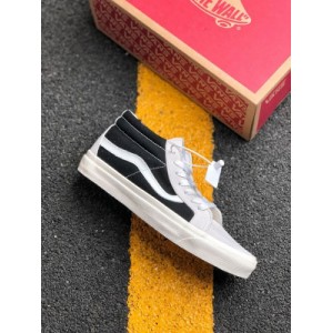 Vans sk8 hi was born in 1978. Sk8 hi is named after the English word skater high. It is the first medium top shoe designed by vans with sidestripe side stripes. Sk8 hi relies on high recognition of shape contour and side
