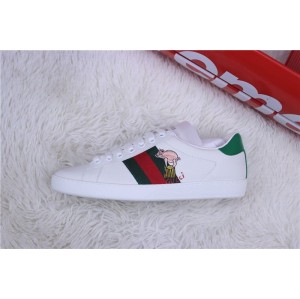 White red green tail embroidered cat and pig