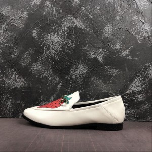 Gucci Gucci horse rank buckle, one foot pedal star net red upper foot, evergreen and popular all leather one foot pedal flat shoes over the years, size 35 36 37 38 39