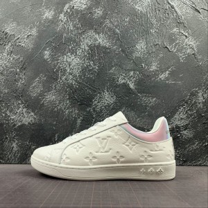 Authoritative version Louis Vuitton Louis Vuitton sports board shoes are fashionable and versatile. The shoe head last is firm and full. The sole LV original mold is opened and can enter and leave the counter at will. The feet are light and comfortable. Size 35 36 37 38 39 40 41 42 43 44