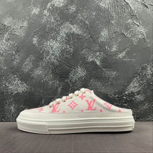 Authoritative version Louis Vuitton Louis Vuitton is fashionable and versatile with one foot. The shoe head last is very and full. The sole is LV original mold. You can go in and out of the counter at will. The feet are light and comfortable. Size 35 36 37 38 39 40