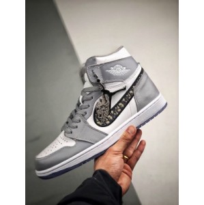 The correct version of Dior x Air Jordan 1 high og original box top layer is currently the highest version in the market