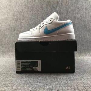 Jordan aj1 low top pure white mandarin duck four color hook white powder blue yellow green summer vitality color matching air jordan 1 low whie multi aj1 low top series full shoes are made of special oil top leather. The original built-in air cushion magic block item No.: cw70