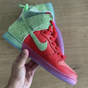 Nike SB Dunk High strawberry cough style: cw7093-600 release date: Summer 2020